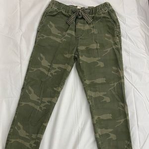 XS men’s Hollister Jogger Pants. Barley Worn.